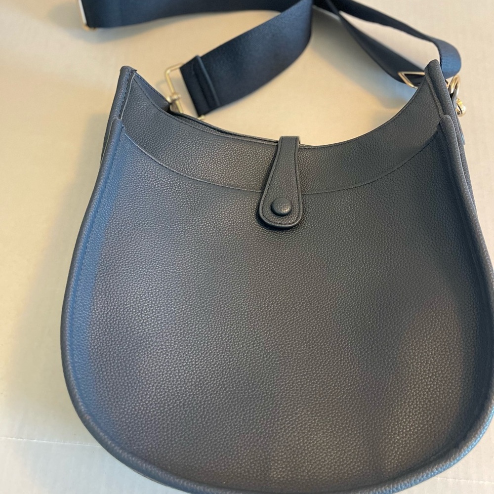 Elegant Blue Leather Shoulder Bag